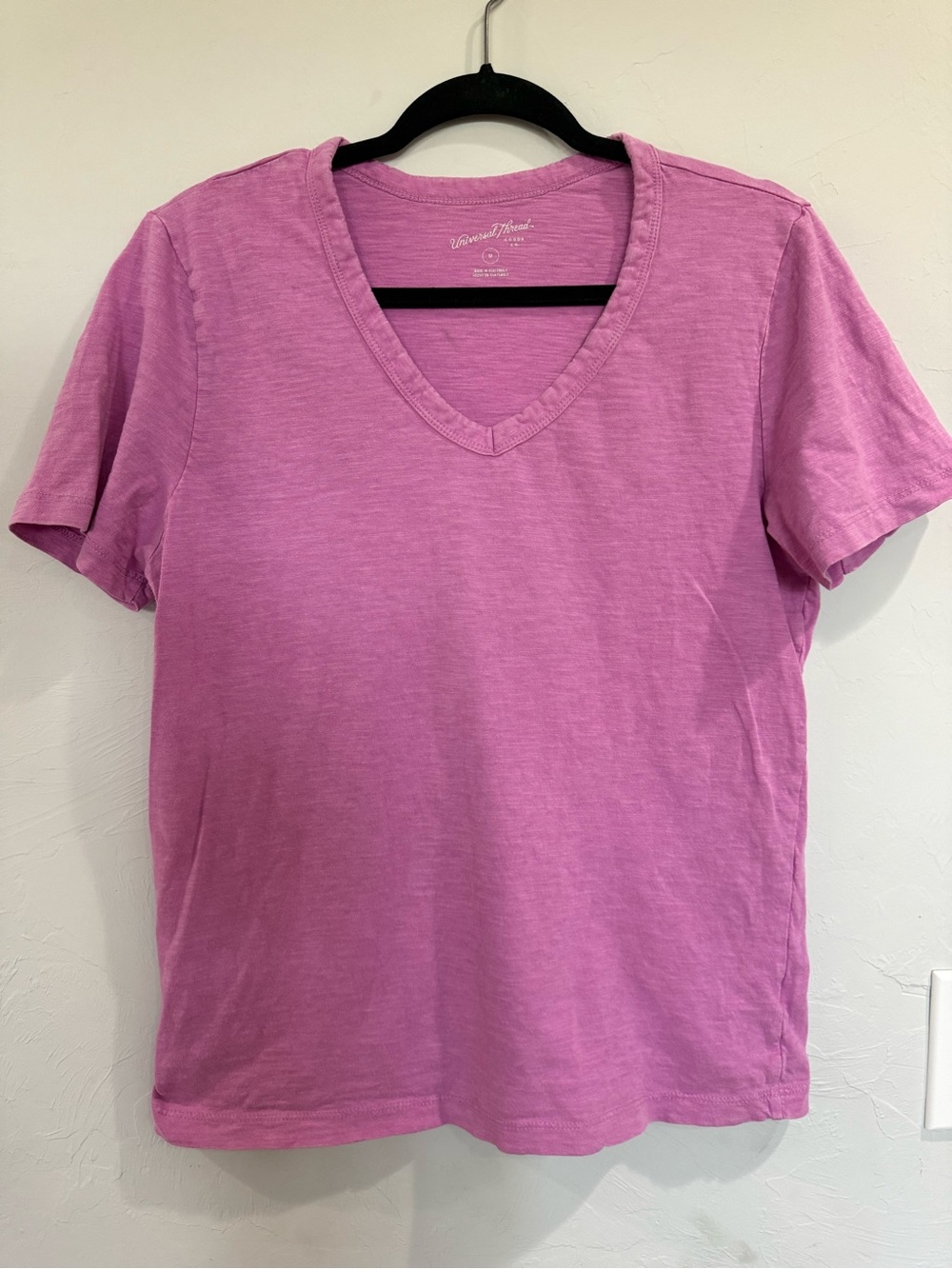 Universal Thread- Women’s V-Neck Tee in Pink